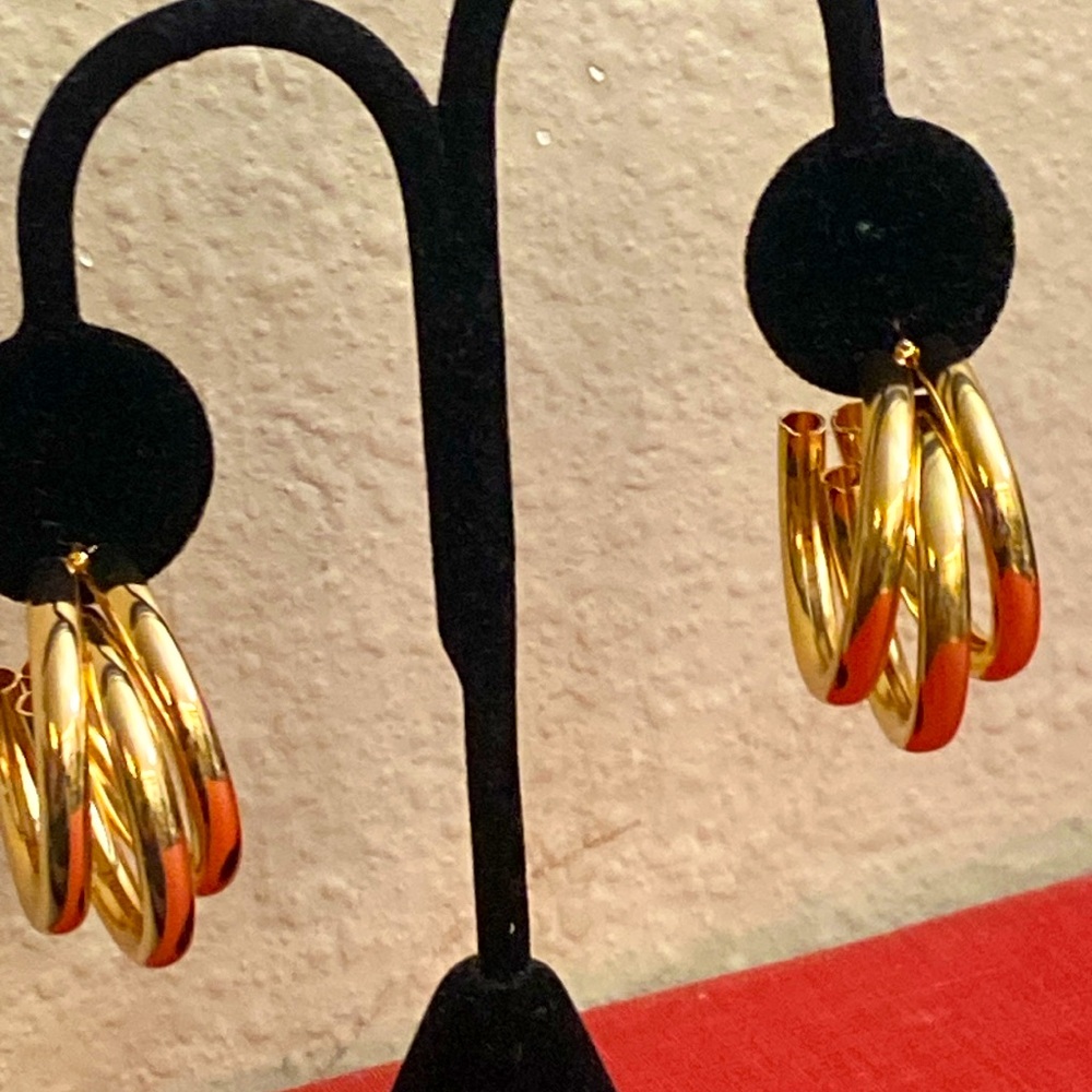Elegant Gold Hoop Earrings